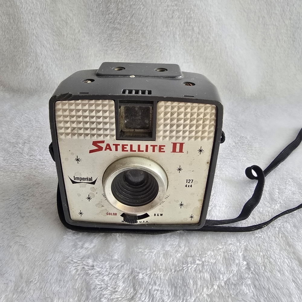 Vintage 1960s Imperial Satellite II 127 4x4 Box Camera